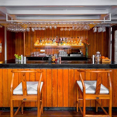 The Park Bangalore, Mg Road Exterior foto The bar at the Taj Bengal