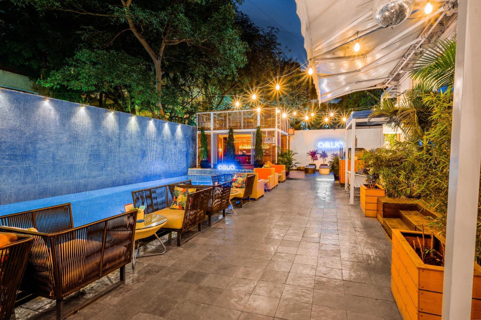 The Park Bangalore, Mg Road Exterior foto The restaurant's outdoor seating area