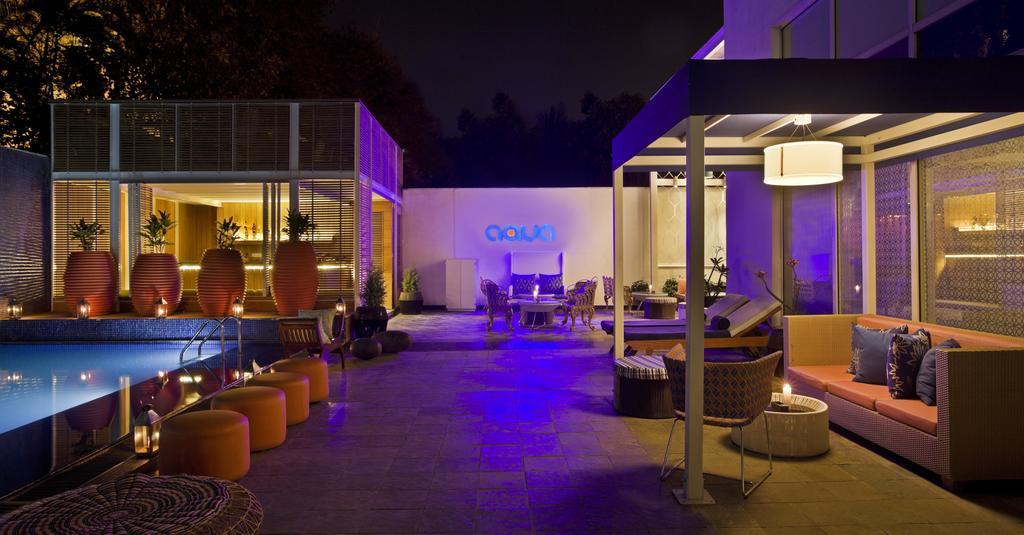 The Park Bangalore, Mg Road Exterior foto The pool at the hotel